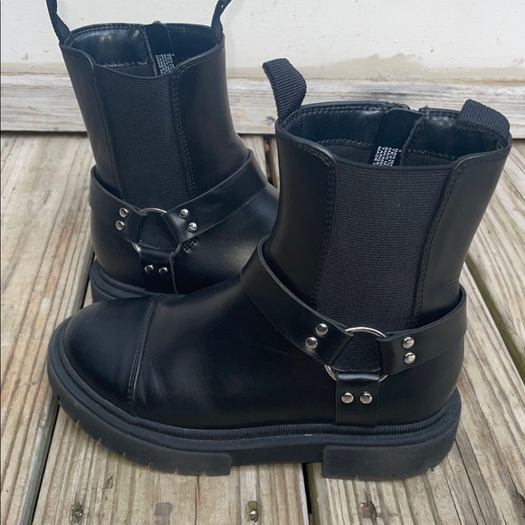 Art Class KIDS Crosby Harness Moto/Biker Boots  Black Faux Leather Size 1 - Picture 1 of 13
